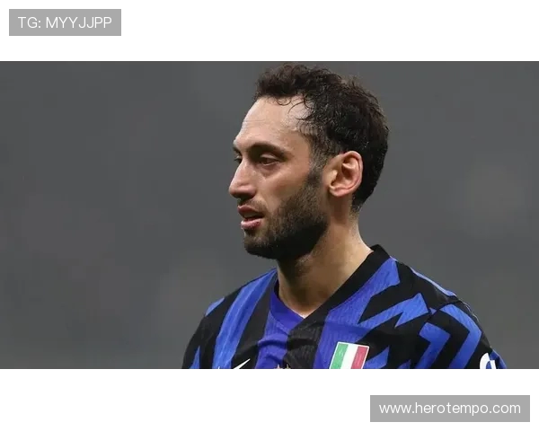 土媒:加拉塔萨雷暂停恰尔汗奥卢谈判,转攻曼城中场 B 席(1)