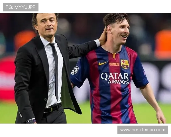 温情重逢！梅西通道内拥抱恩里克 巴黎老友跨越胜负的足坛情谊(1)